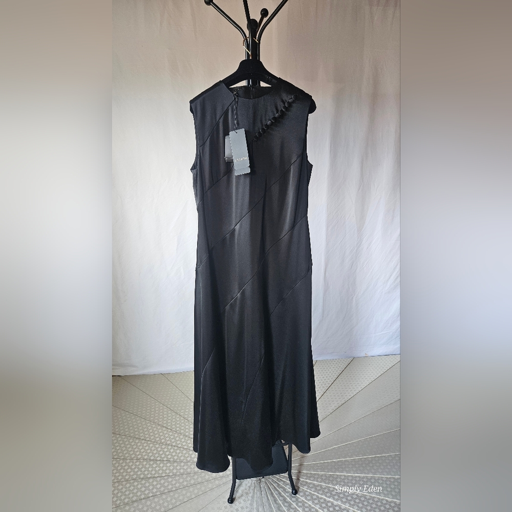 Elegant Escada Black Sleeveless Dress